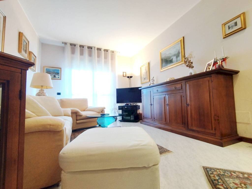 Soggiorno - Three-room apartment via della Liberazione, Pero - photo 2