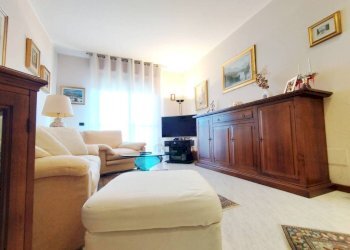 Soggiorno - Three-room apartment via della Liberazione, Pero - photo 2