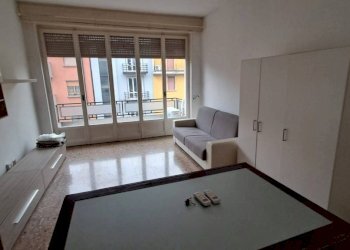 Salone - Bilocale via Vespri Siciliani, 51, Milano (zona Giambellino) - foto 2