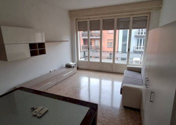Camera da letto - Bilocale via Vespri Siciliani, 51, Milano (zona Giambellino) - foto 3