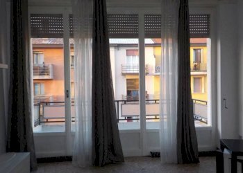 Salone - Bilocale via Vespri Siciliani, 51, Milano (zona Giambellino) - foto 4