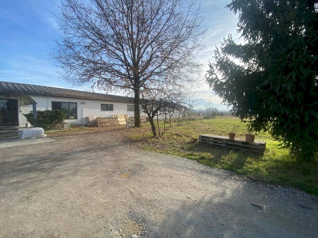 Facciata - Capannone via Santo Stefano, 15, Morozzo - foto 2