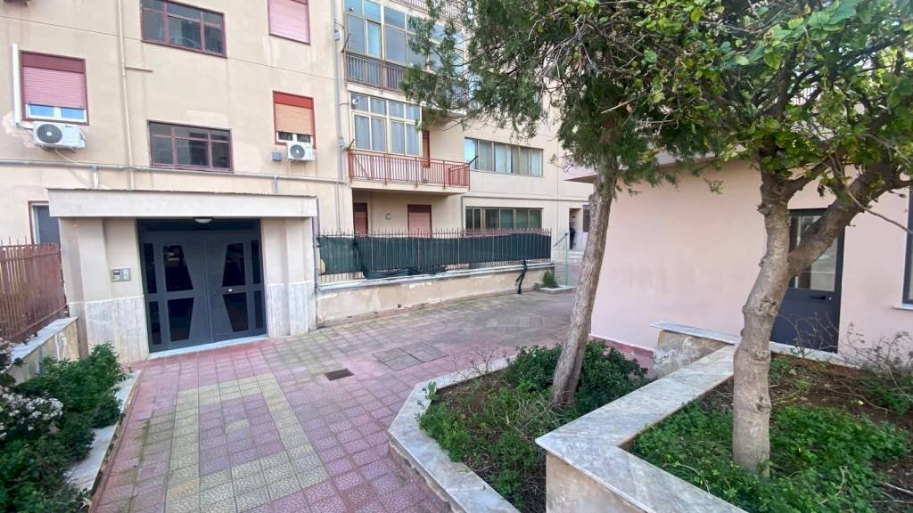 Facciata - Quadrilocale via Emilio Salgari, Palermo - foto 1