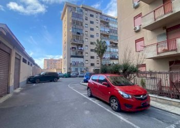 Cortile interno - Quadrilocale via Emilio Salgari, Palermo - foto 12