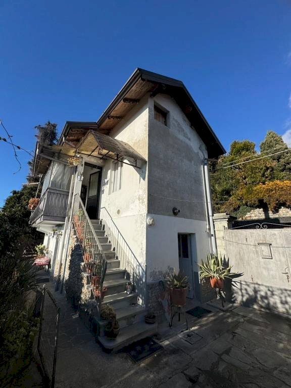 Facciata - Villa contrada California, 8, Cocquio-Trevisago - foto 3