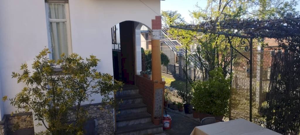 Cortile interno - Villa contrada California, 8, Cocquio-Trevisago - foto 1