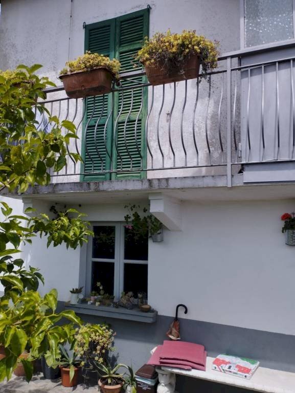 Facciata - Villa contrada California, 8, Cocquio-Trevisago - foto 3