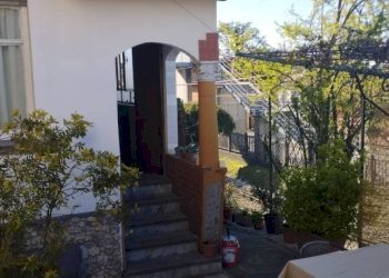 Cortile interno - Villa contrada California, 8, Cocquio-Trevisago - foto 1