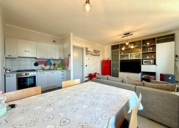 Foto 5 - Trilocale Via Ungaretti
 
11, Puegnago sul Garda - foto 5