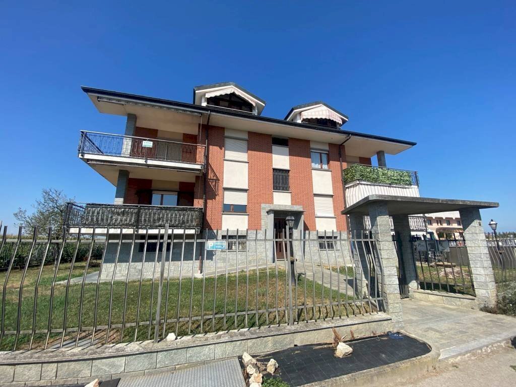 Facciata - Quadrilocale strada degli Occhini, 10, Carmagnola - foto 2