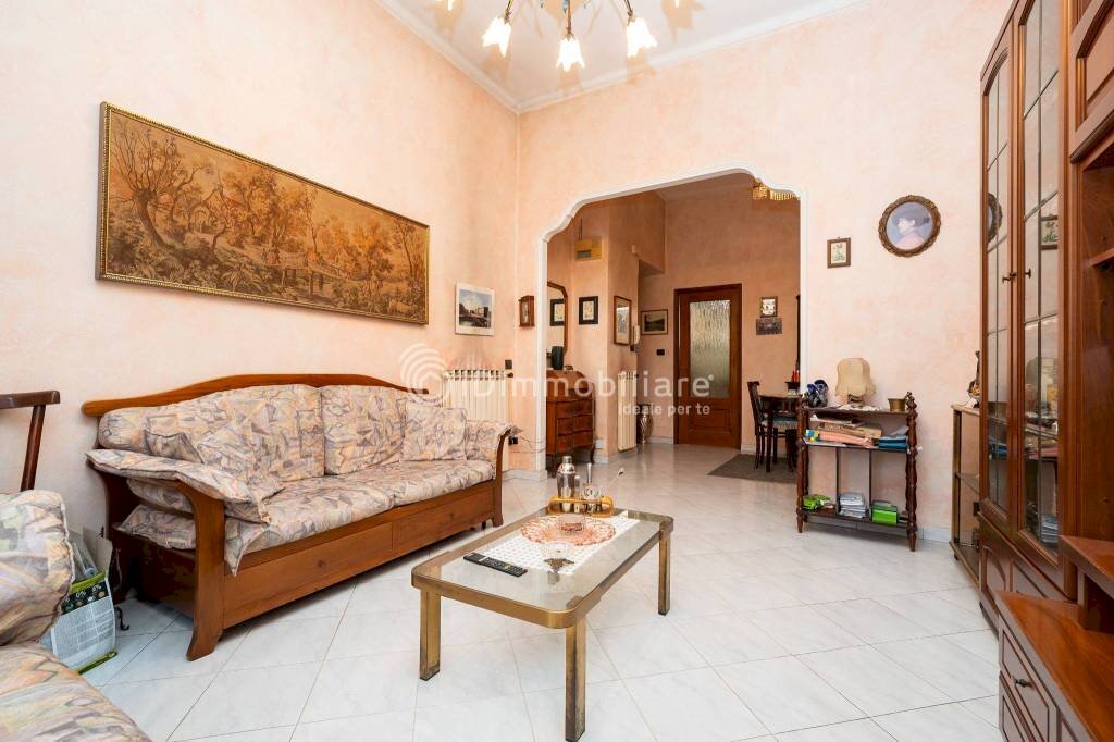 Salone - Quadrilocale via Modena, 44, Torino (zona Aurora) - foto 2