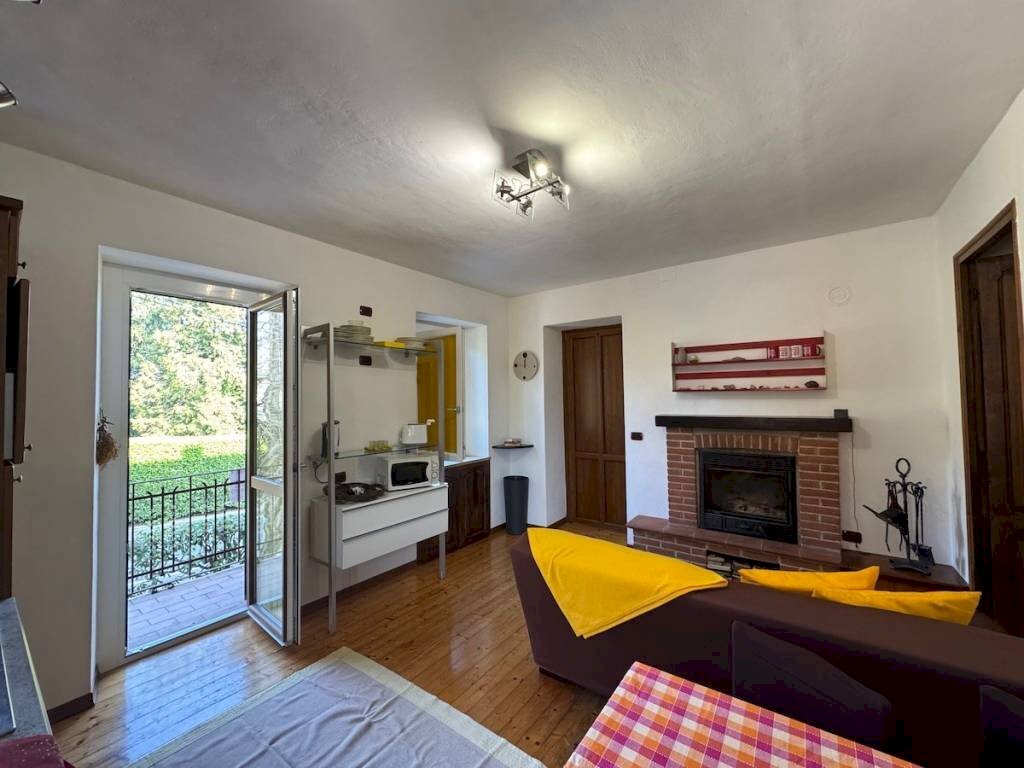 Salone - Appartamento via Pier Giorgio Frassati, 94, Pollone - foto 1