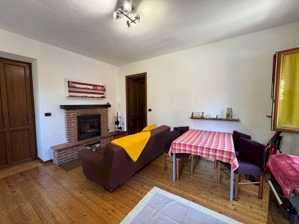 Salone - Appartamento via Pier Giorgio Frassati, 94, Pollone - foto 3