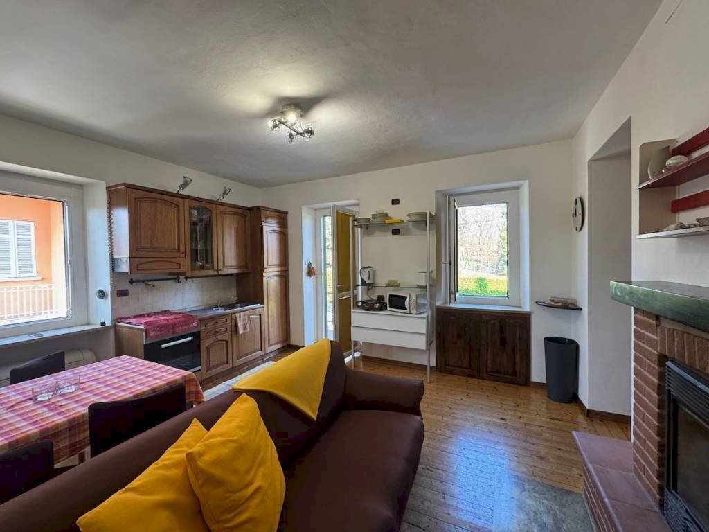 Salone - Bilocale via Pier Giorgio Frassati, 94, Pollone - foto 3