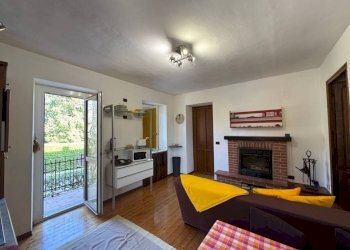 Salone - Appartamento via Pier Giorgio Frassati, 94, Pollone - foto 1