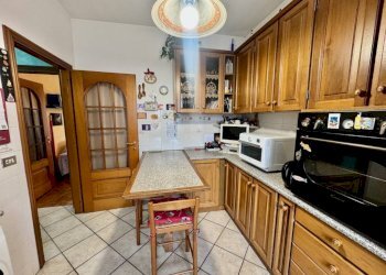 Cucina - Trilocale strada Barazzetto Vandorno, 12, Biella - foto 13