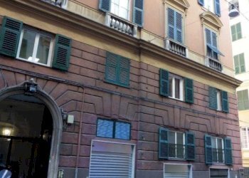 Facciata - Bilocale via Caffaro, 7, Genova (zona Castelletto) - foto 2