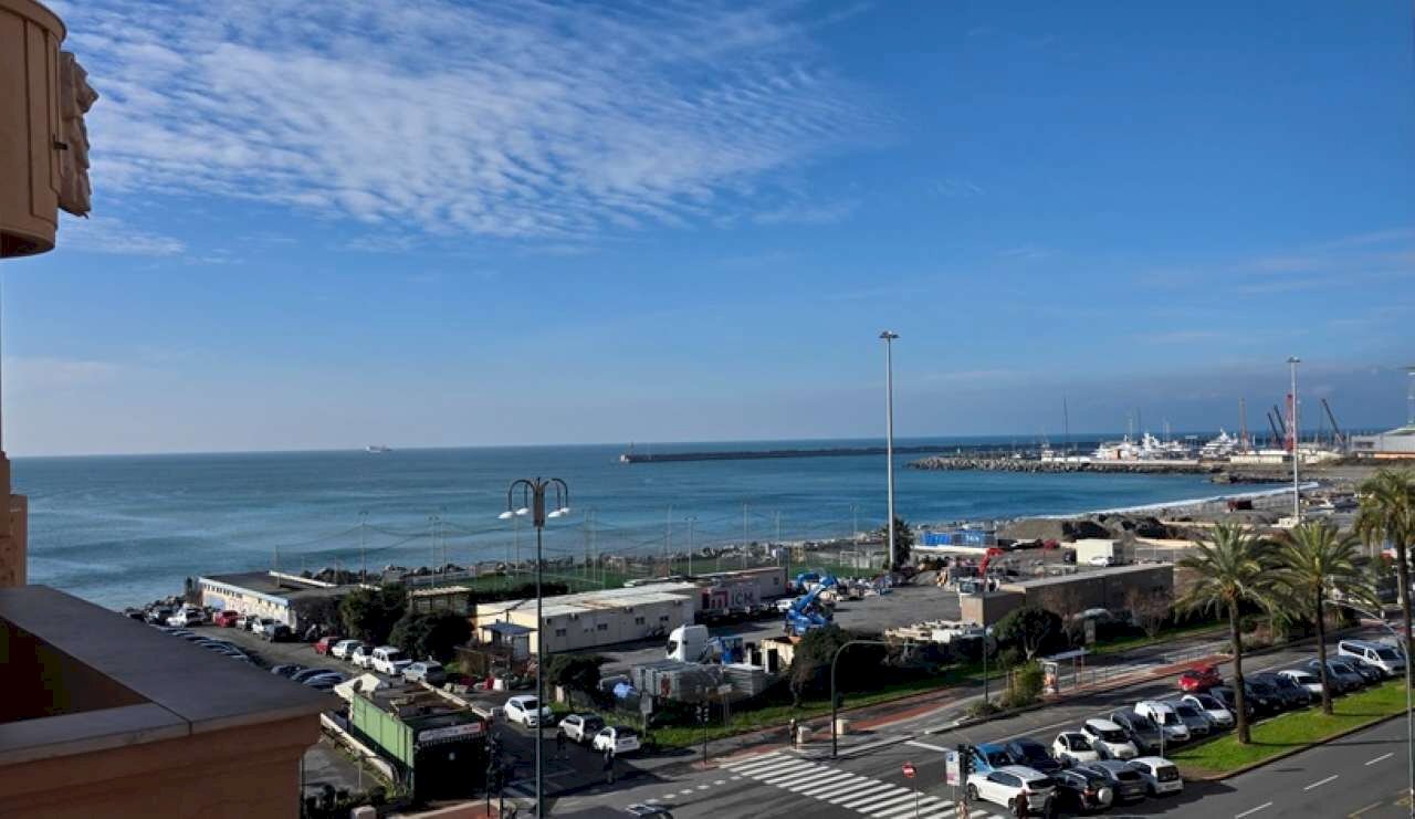 Viste - Appartamento via Giuseppe Casaregis, 1, Genova (zona Foce) - foto 1