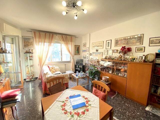 Salone - Quadrilocale corso Europa, 40, Genova (zona Borgoratti) - foto 2