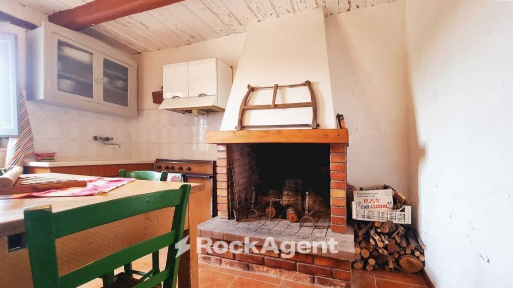 Salone - Rustico Frazione Montale, 136, Arcevia - foto 3