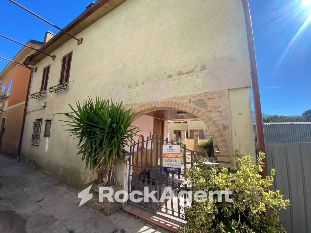 Independent house via Case Basse, 6, Foligno - photo 2