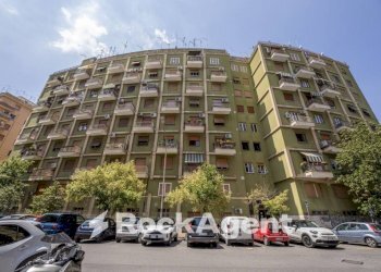 Facciata - Appartamento via Aquilonia, 4, Roma - foto 5