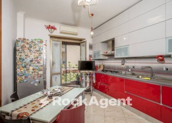 Cucina - Appartamento via Aquilonia, 4, Roma - foto 9