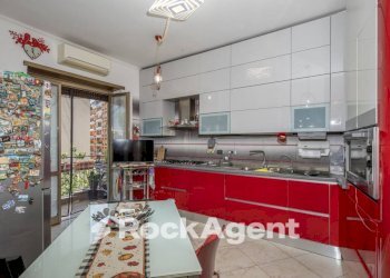 Cucina - Appartamento via Aquilonia, 4, Roma - foto 10