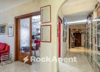 Corridoio - Appartamento via Aquilonia, 4, Roma - foto 12