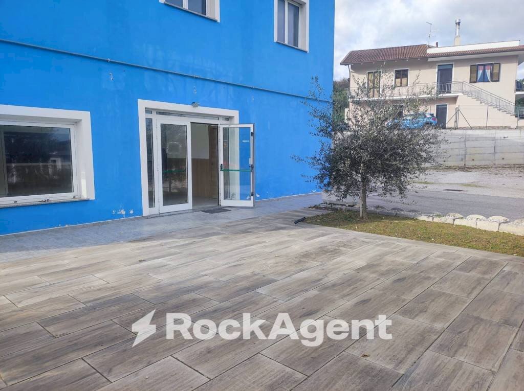 Terrazzo - Negozio via del Villino, Alanno - foto 1