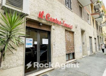 Facciata - Negozio via Ruggero D'Altavilla, 35, Roma (zona Pigneto) - foto 2