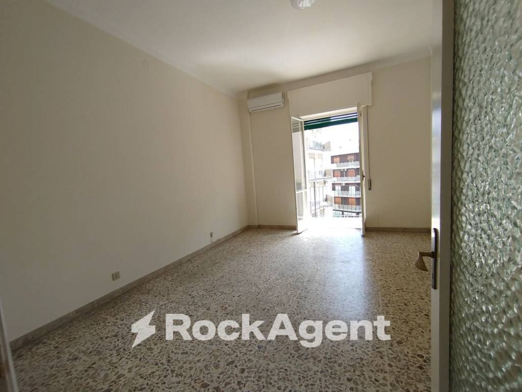 Camera da letto - Appartamento via Principe Nicola, 9, Catania - foto 1