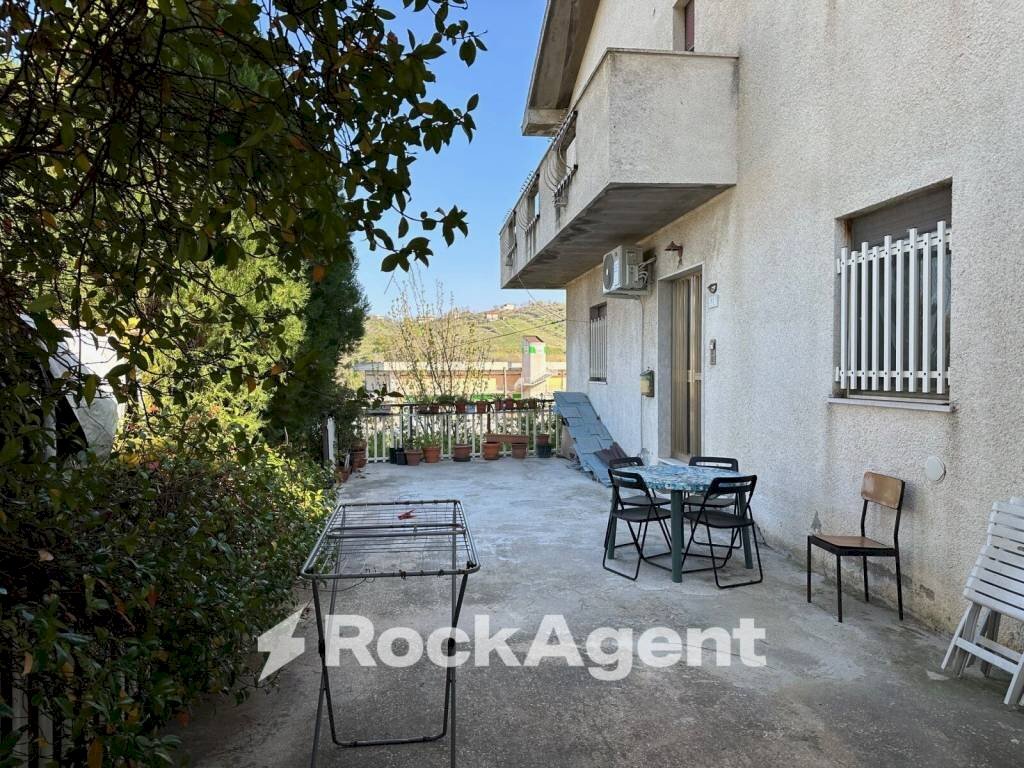 Cortile interno - Villa via Val di Foro, 81, Villamagna - foto 3