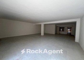 Shop via Aurelio Saffi, Trepuzzi - photo 1