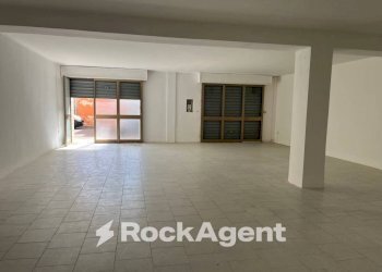 Negozio via Aurelio Saffi, Trepuzzi - foto 2