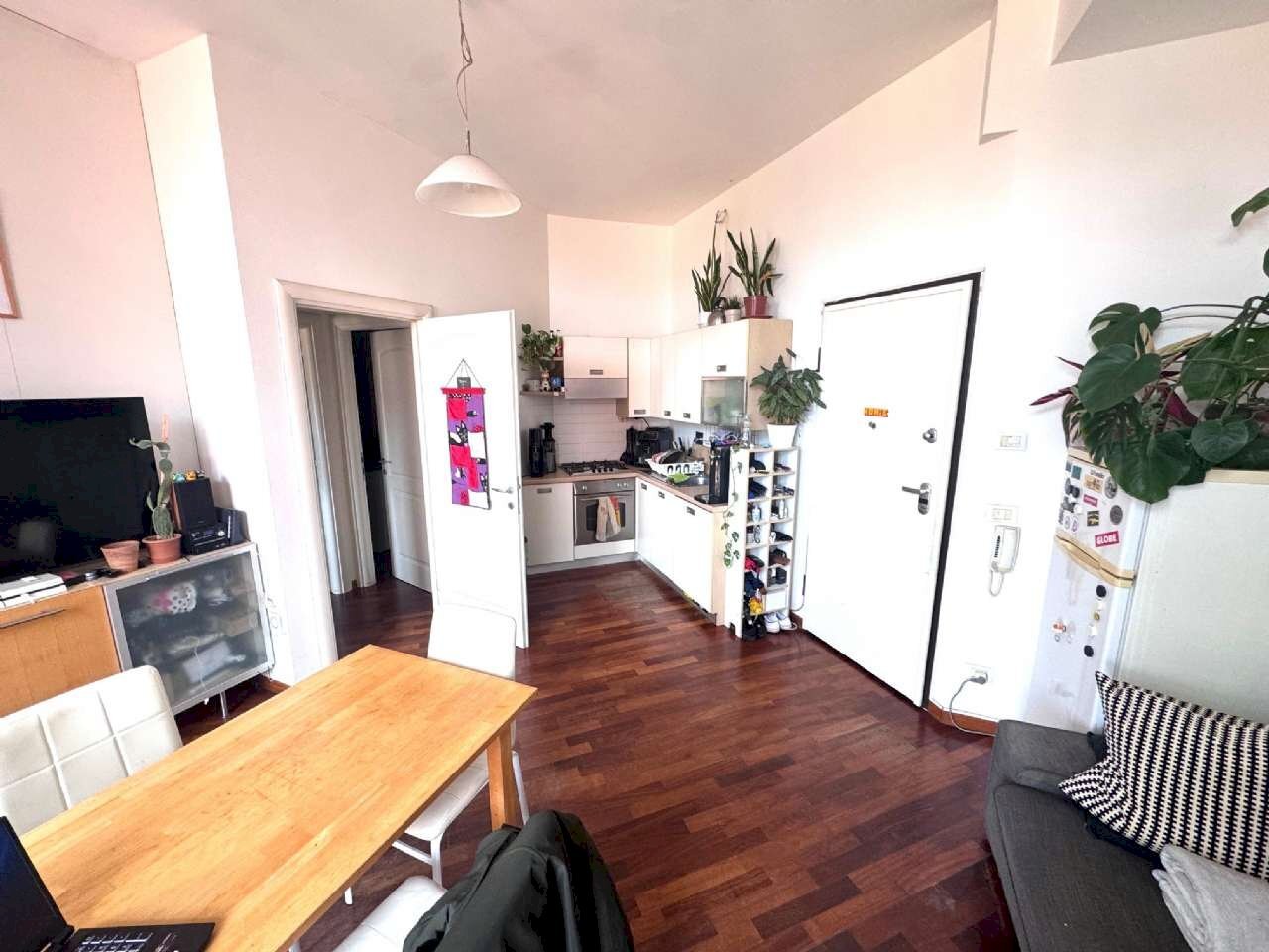 soggiorno - Appartamento via Don Giovanni Minzoni, Bologna (zona Centro Storico) - foto 2