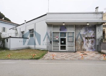 Facciata - Negozio via Madonna delle Rose, Cesena - foto 30