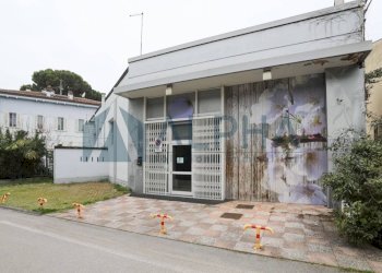 Facciata - Negozio via Madonna delle Rose, Cesena - foto 31