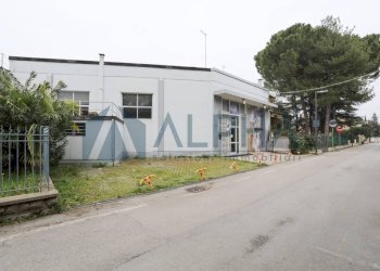 Facciata - Negozio via Madonna delle Rose, Cesena - foto 32