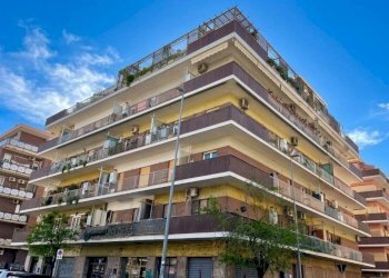 Facciata - Bilocale viale Ammiraglio del Bono, Roma (zona Lido di Ostia) - foto 3