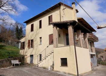 9359f40d-6ddd-4bd1-b46a-d3f831dfc34f.jpg - Portion of a house Vocabolo molino 137, Montecastrilli - photo 1