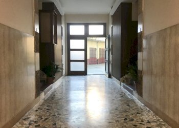 androne.jpg - Two-room apartment Via Polonghera 46, Torino (neighborhood Cenisia) - photo 11