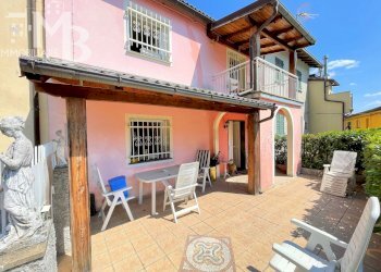 FACCIATA E TERRAZZO - Semi-detached house Frazione Pannesi 107, Lumarzo - photo 3