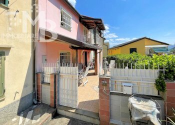 INGRESSO TERRAZZO E FACCIATA - Semi-detached house Frazione Pannesi 107, Lumarzo - photo 7