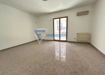 Three-room apartment Viale Zecchino, Siracusa - photo 1