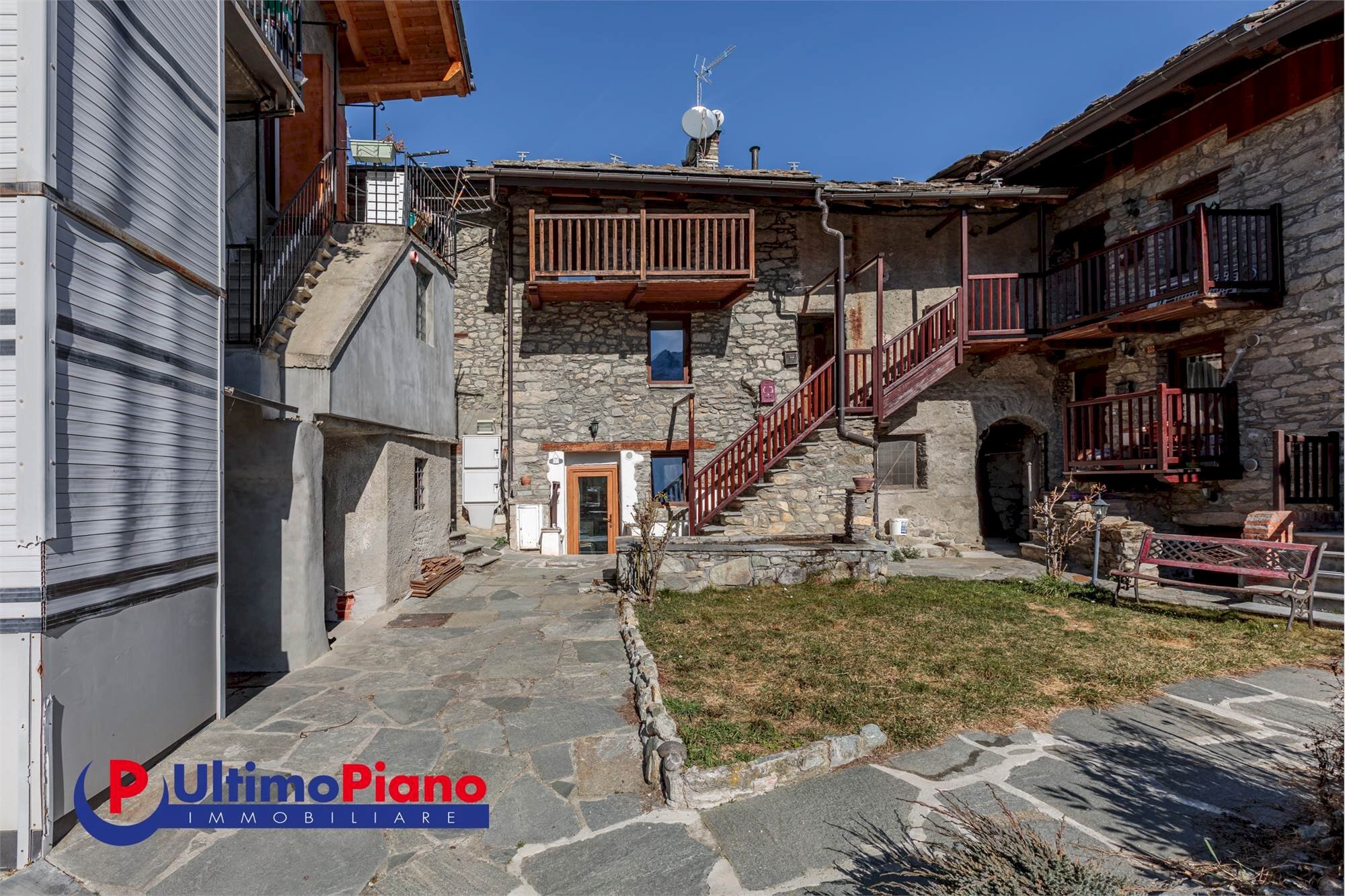 Trilocale Frazione Crè 57, 57, Gignod - foto 1