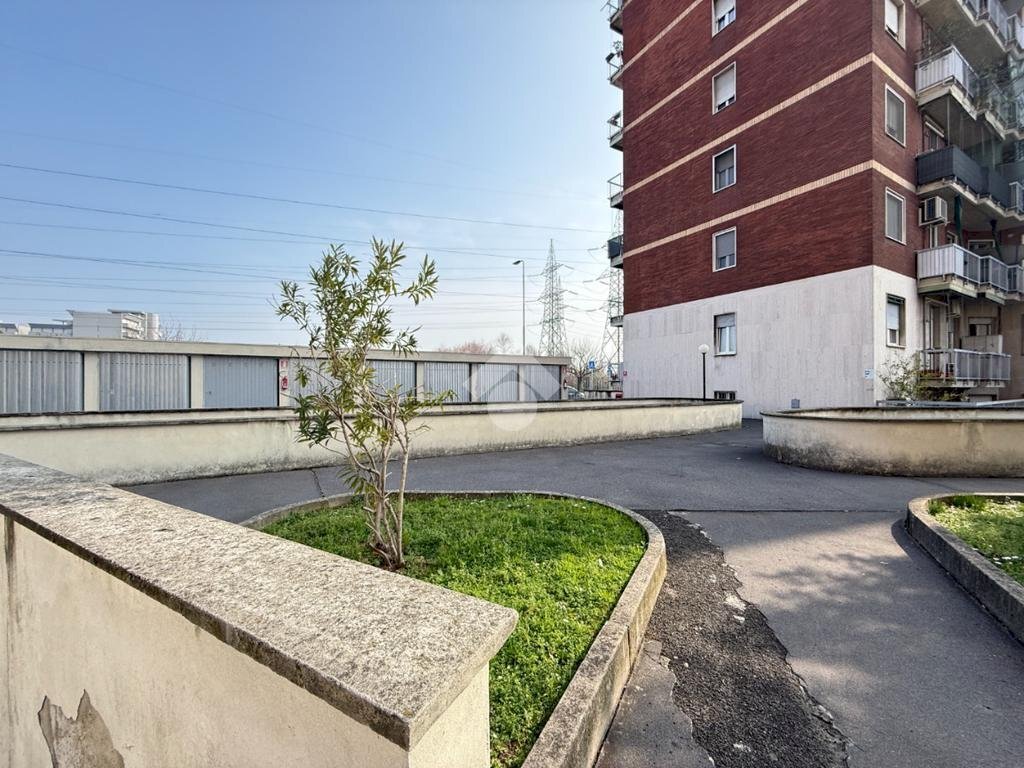 Box Via Lorenzo Valla, Milano (zona Chiesa Rossa) - foto 1