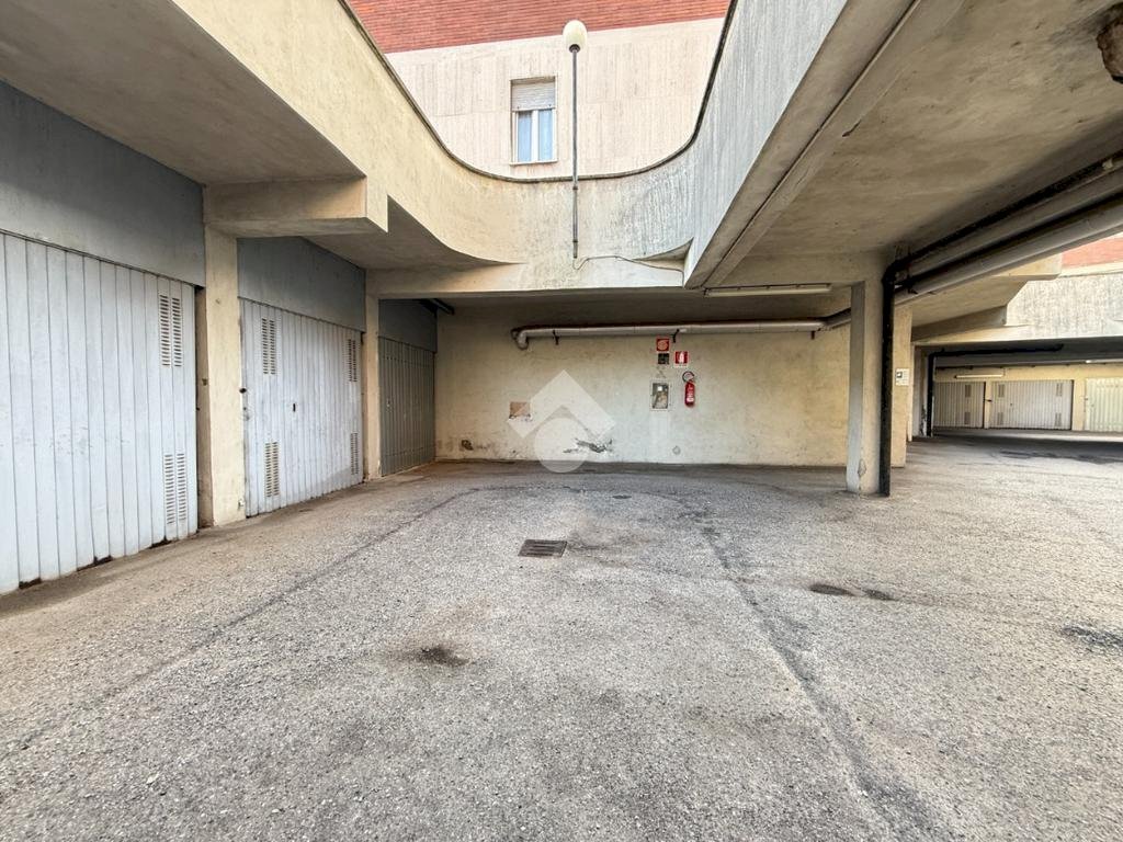 Box Via Lorenzo Valla, Milano (zona Chiesa Rossa) - foto 2