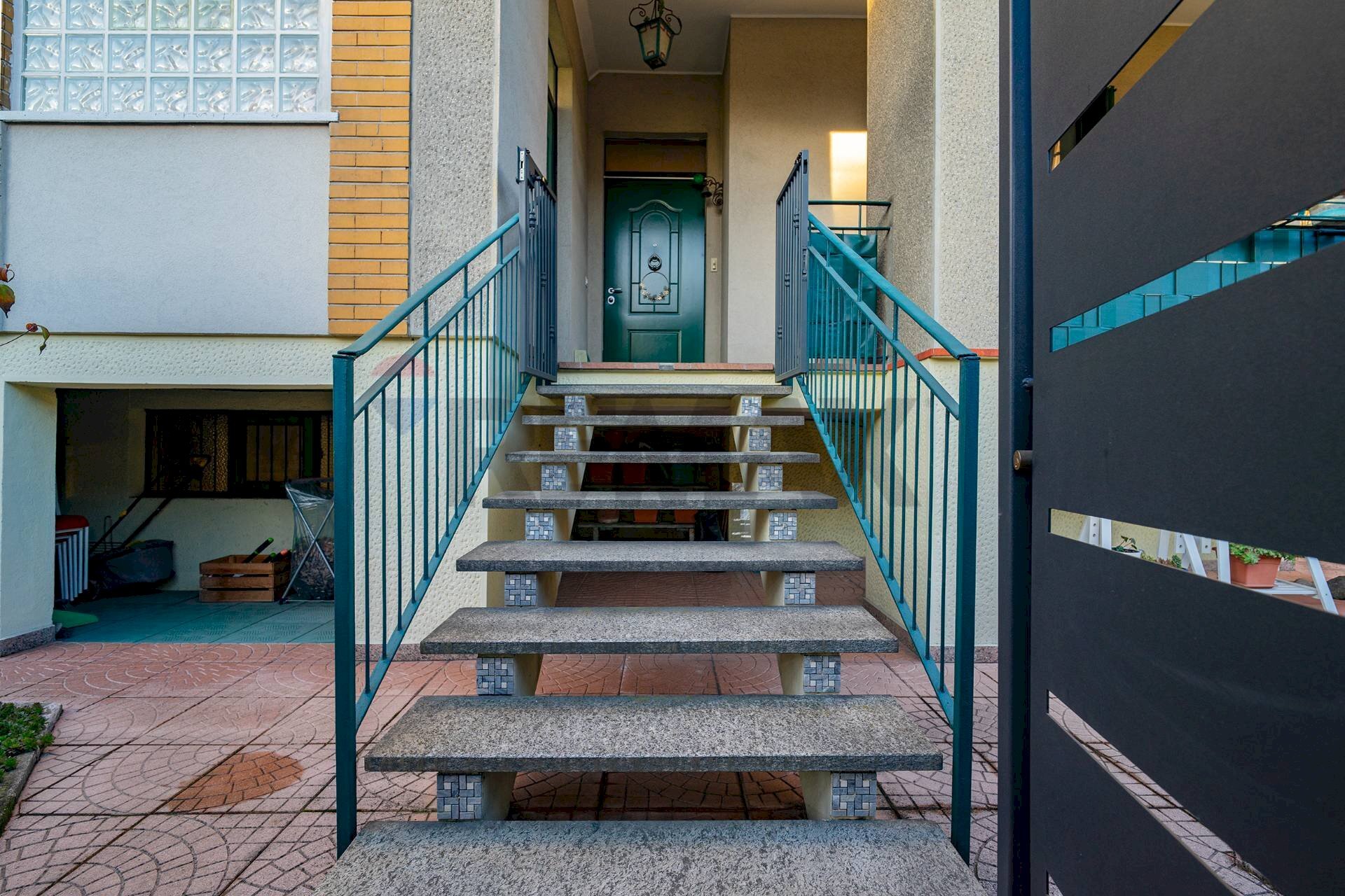 Scale - Casa indipendente VIA NICCOLO' TOMMASEO
 
7, Rho - foto 2