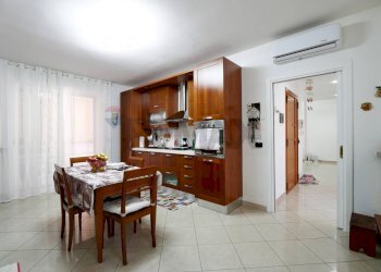 Sala da pranzo - Trilocale Via Giovanni Ferri
 
16, Triggiano - foto 5